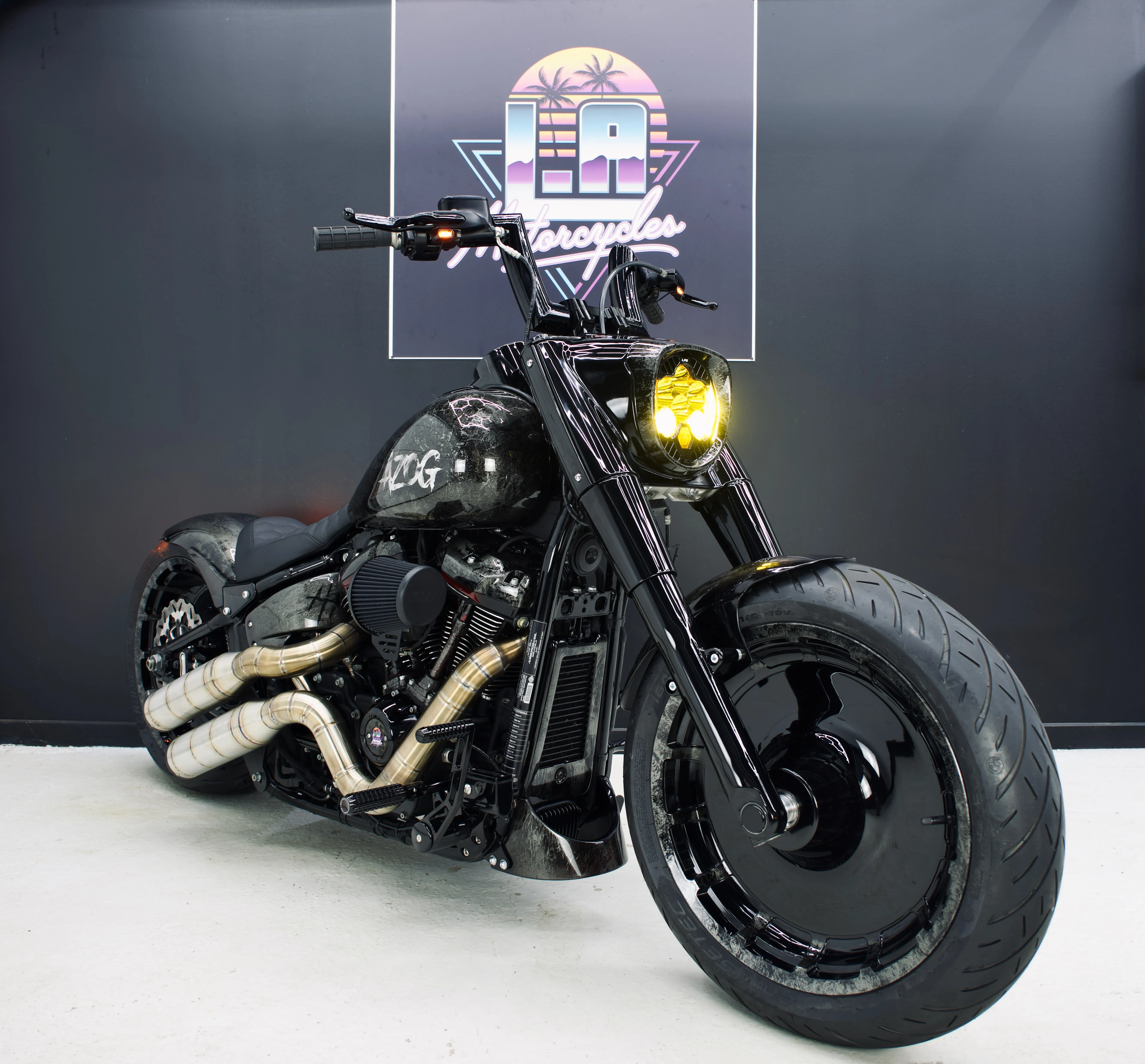 Vue arrière avec l'échappement CHOPPER