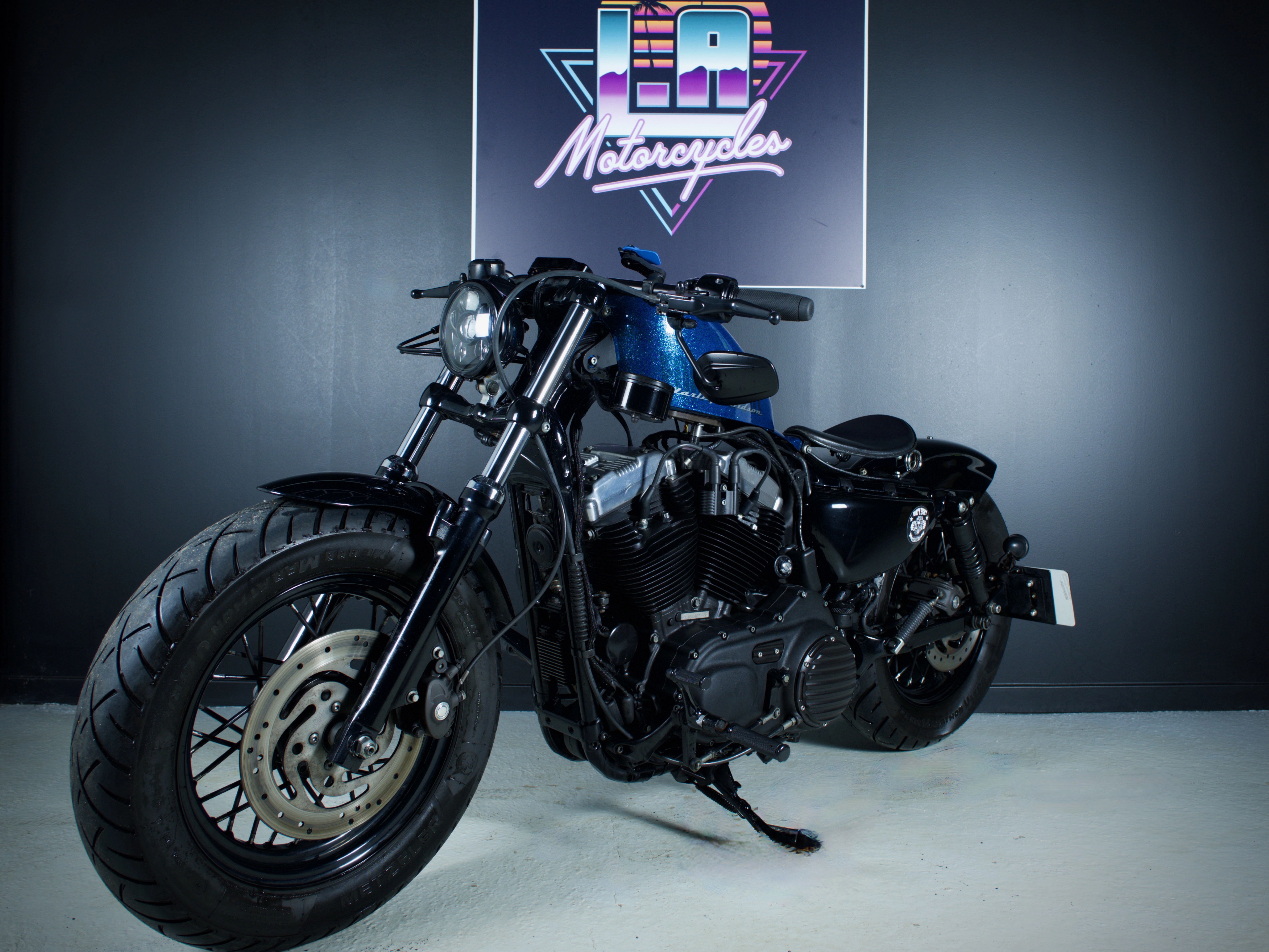 Forty Eight Hard Candy Blue vue de trois-quarts avant