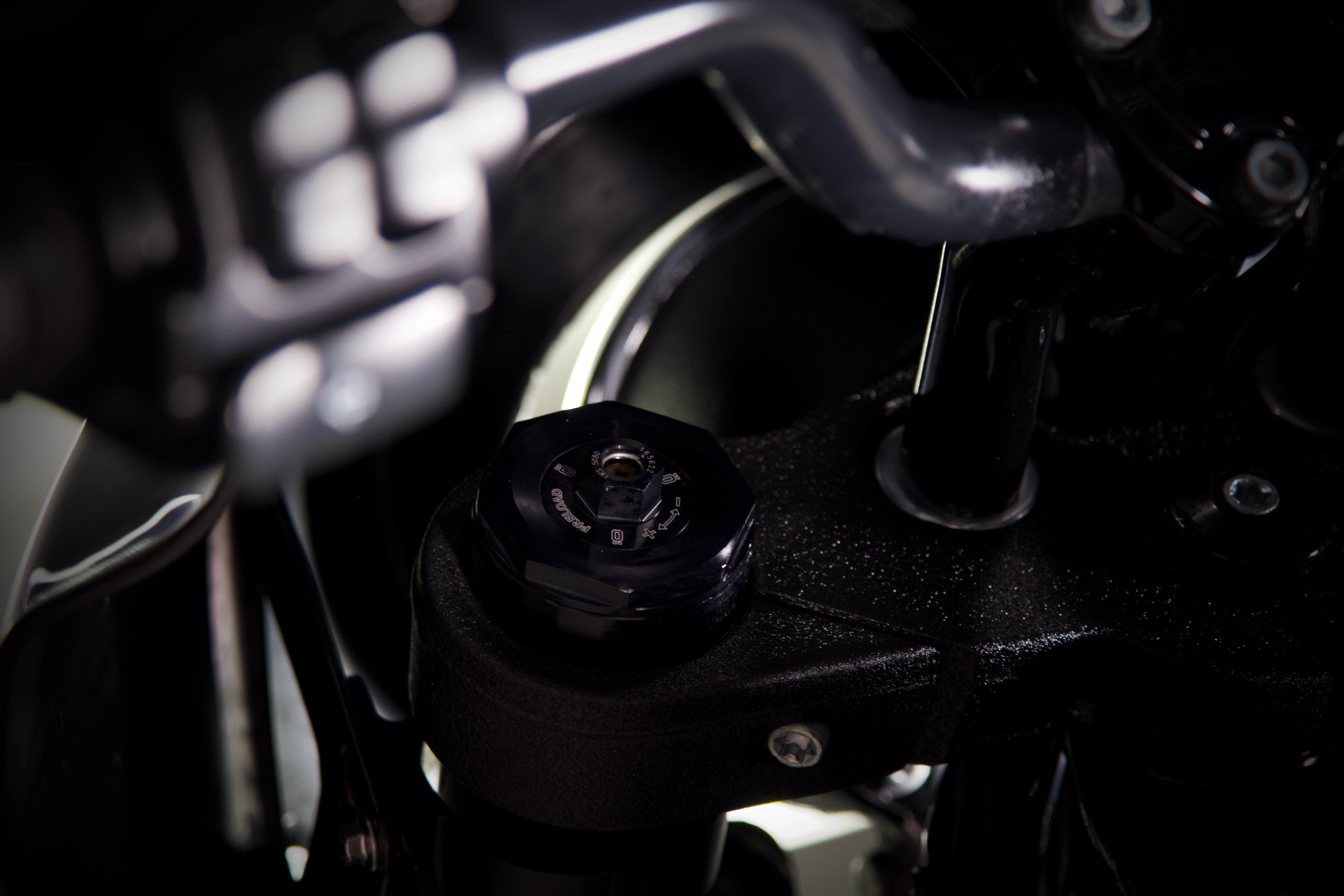 Vue d'ensemble de la moto noire