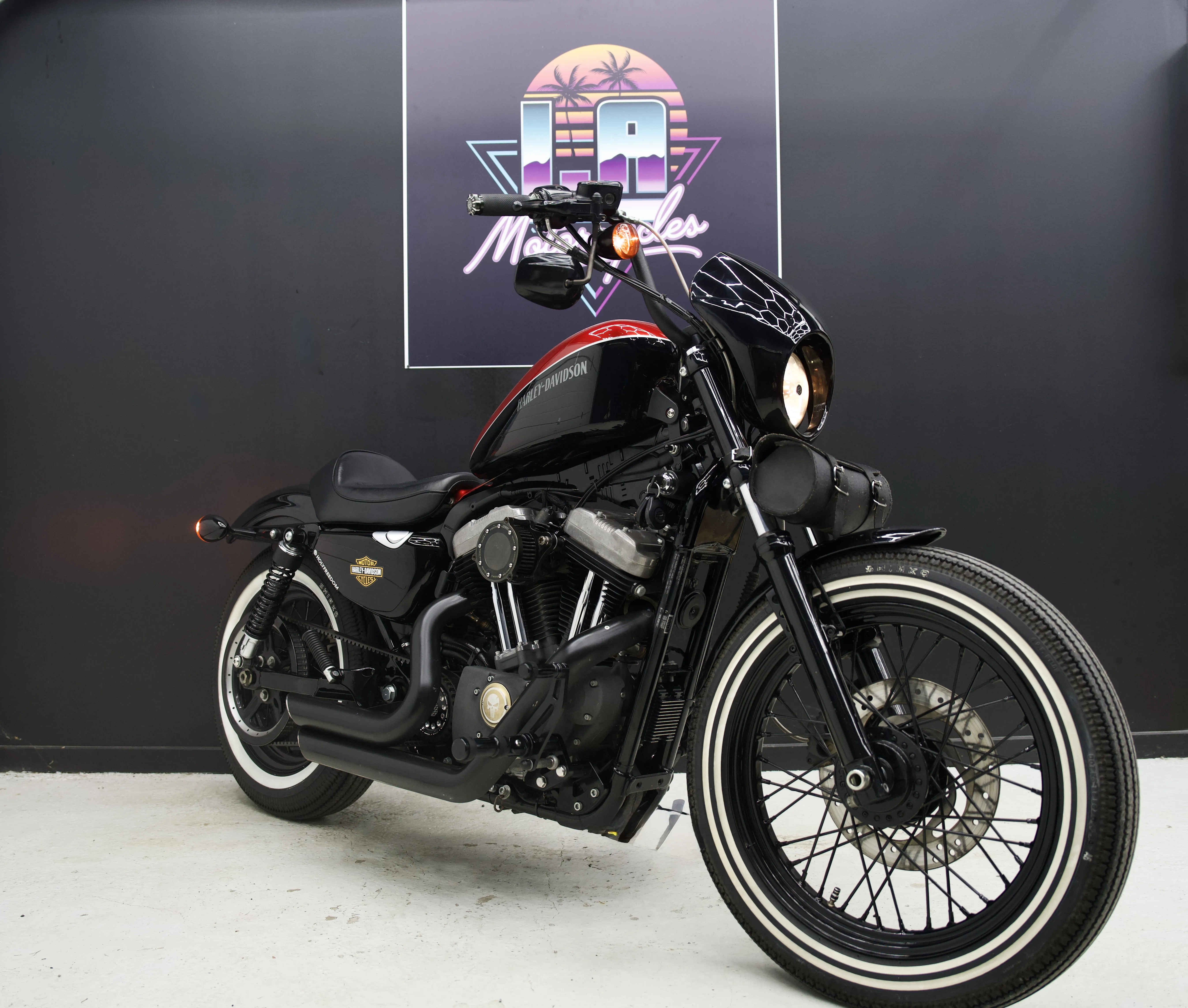 Nightster vue principale noir et rouge